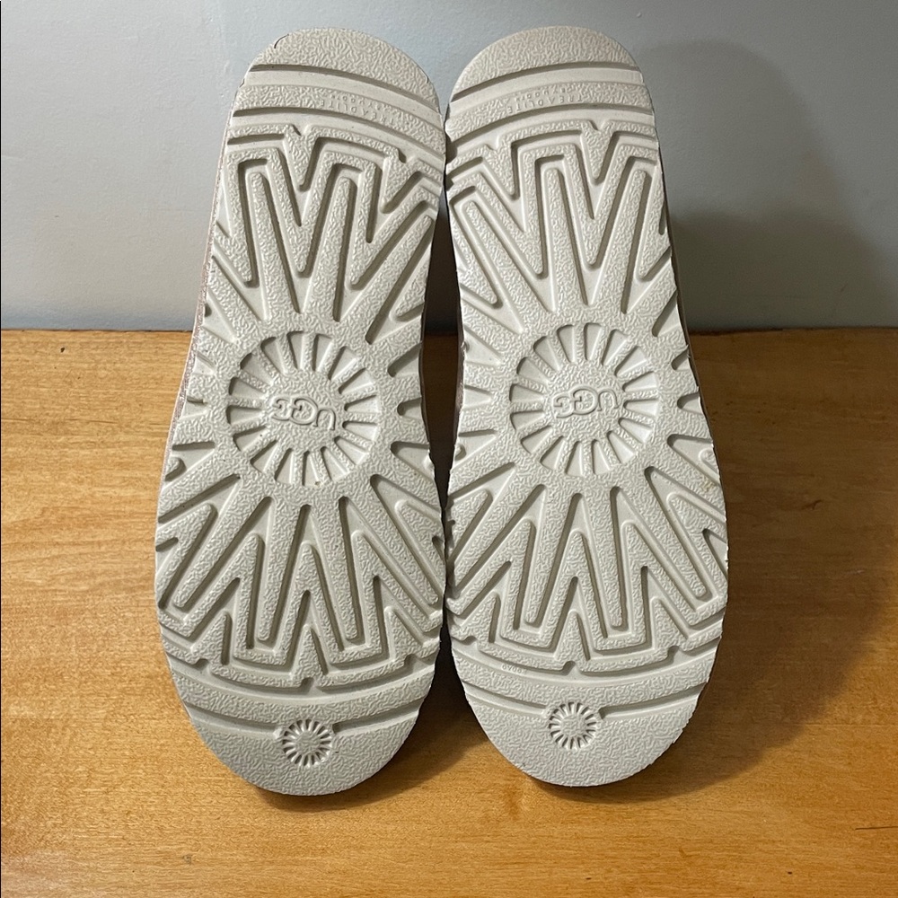 UGG Blue Denim Logo Pattern Shearling-Lined Winte… - image 9